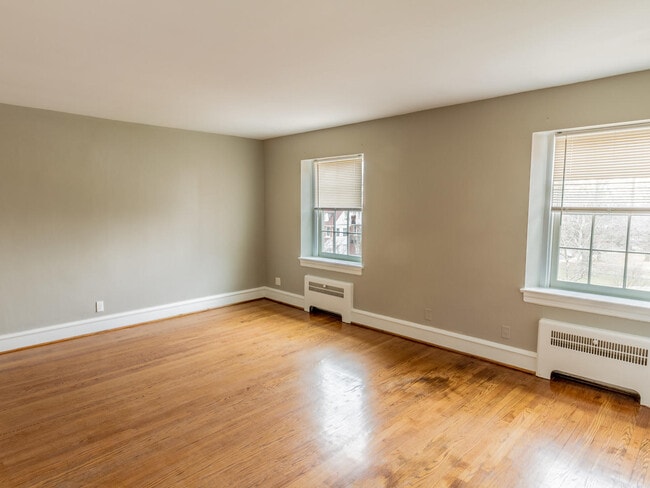 Living room - 709 N Broom St