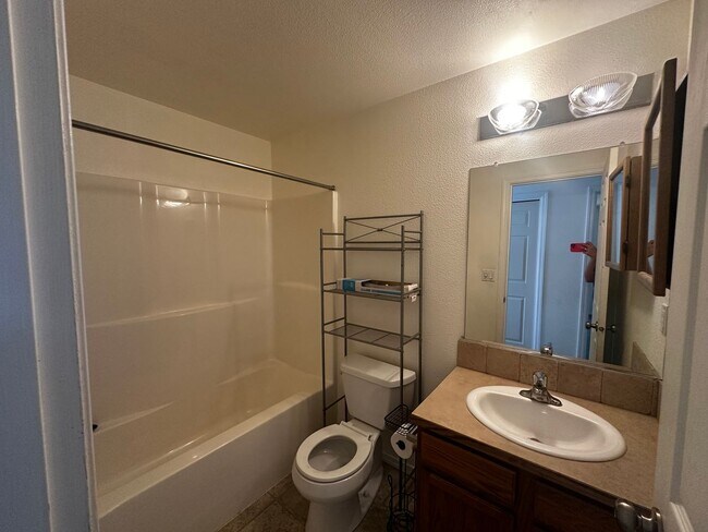 Foto del edificio - 3 bedroom 2 bath home in Green