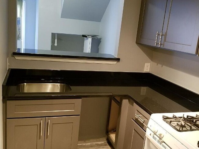 Building Photo - "Charming 2-Bedroom Gem with Granite Count...
