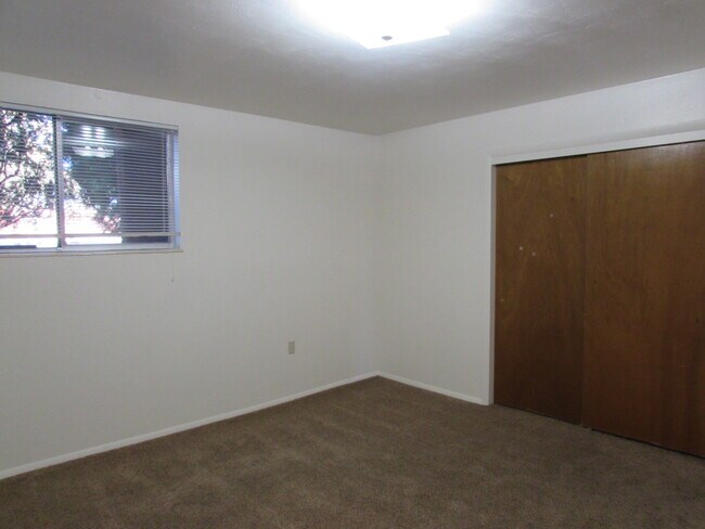 Foto del edificio - 1451 Kennedy Ave