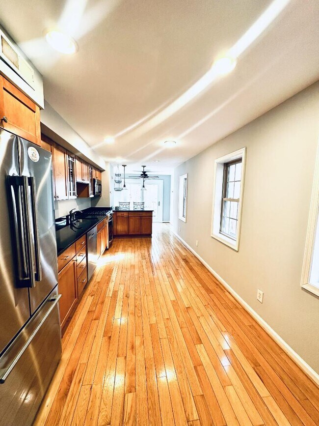 Foto del edificio - 2517 Foster Ave