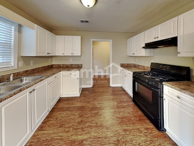 Building Photo - 32 Alston Ln SW