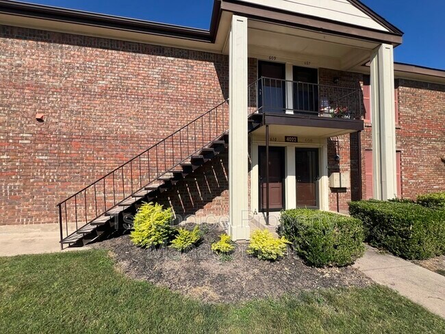Building Photo - 4022 Ridglea Country Club Dr