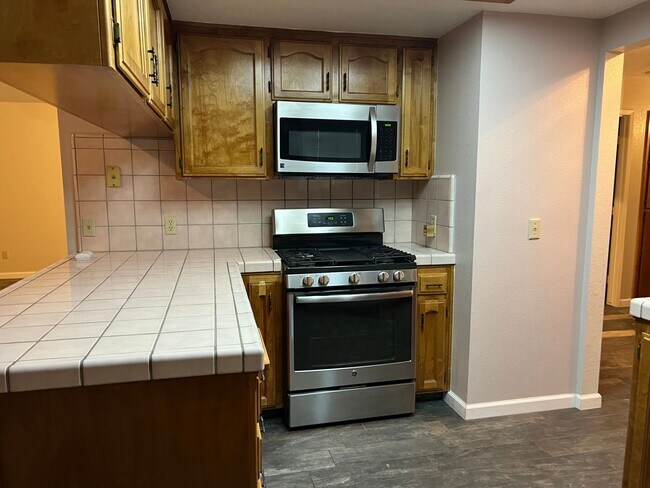 Building Photo - 576 S ARONIAN ST.-3 BEDROOM 2 BATH- TULARE