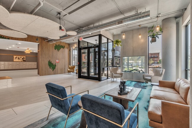 Lobby Lounge - The McClaren