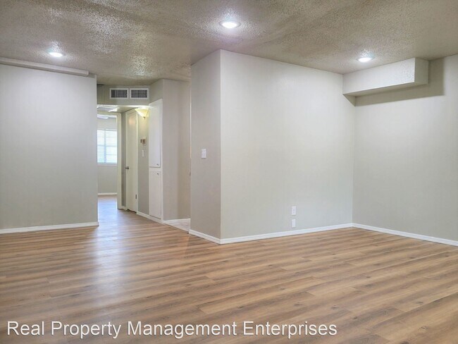 Foto del edificio - 1 br, 1 bath House - 6708 N Meridian Ave #D