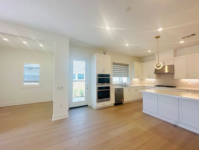 Foto del edificio - Newly-Buit Home in Great Park