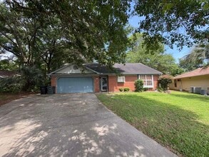 Building Photo - 460 Merlin Ct