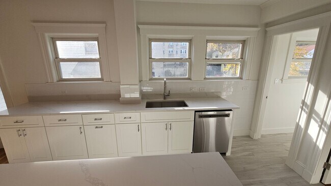 Foto del edificio - State of The Art Luxury Apt w 2.5 bathrooms for Boston College Students!  Get a $2500 Rebate Upon...
