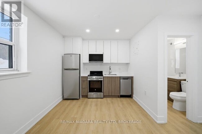 Building Photo - 995 O'Connor Dr