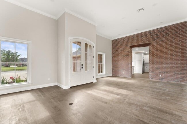 Building Photo - 4150 Primrose Dr