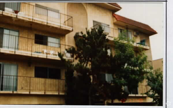 Building Photo - 816 Westmount Dr