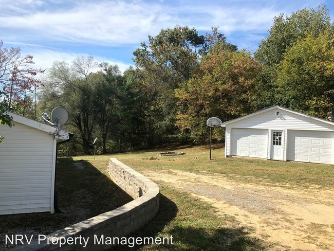 Building Photo - 3 br, 2 bath House - 3929 Sunflower Road