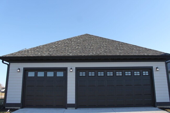 Foto del edificio - Upgrade to a 3-Bed, 2-Bath House with Extra Space
