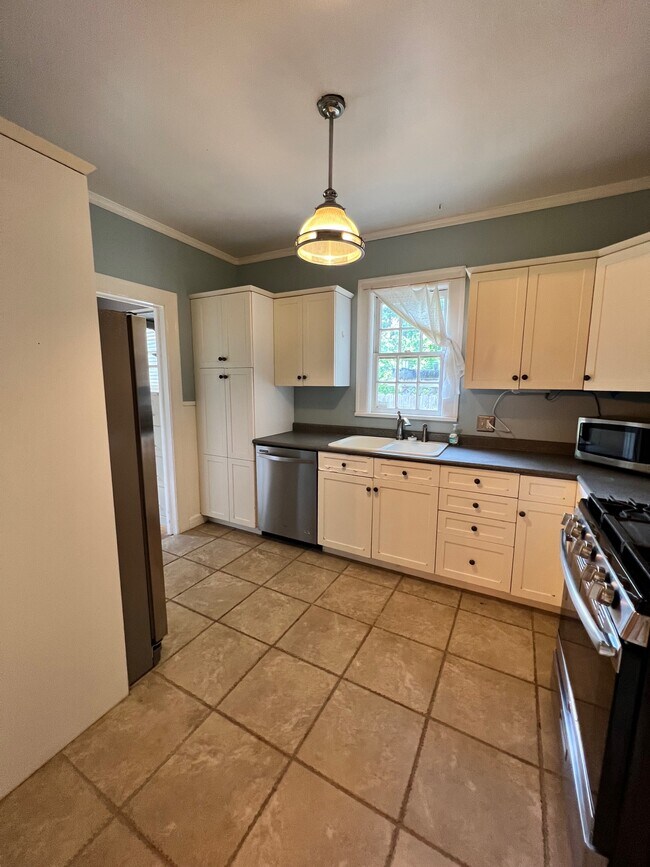 Building Photo - 5603 Montview St