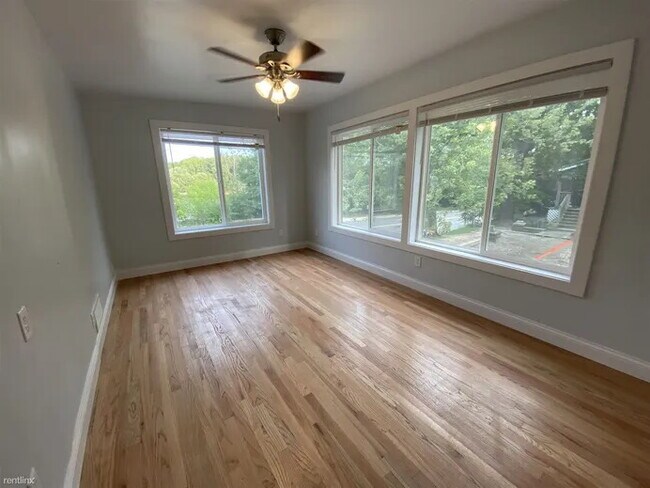 Foto del edificio - 1043 N Main St