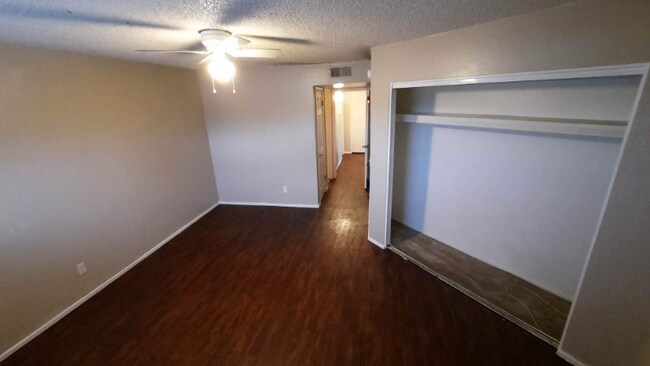 Foto del edificio - 1138 E 2nd St