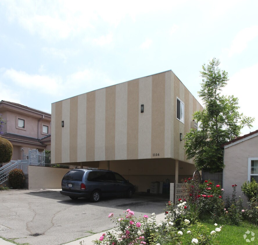 Primary Photo - 1154 Thompson Ave