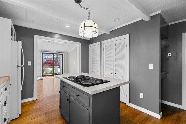 Building Photo - 44 Whitwell Ave