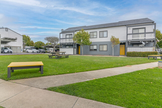 Building Photo - The Gates at the Marina Apartments