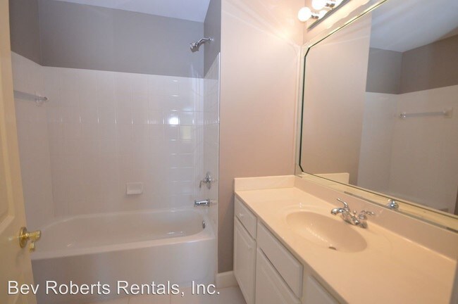 Foto del edificio - 2404 Carriage Oaks Dr