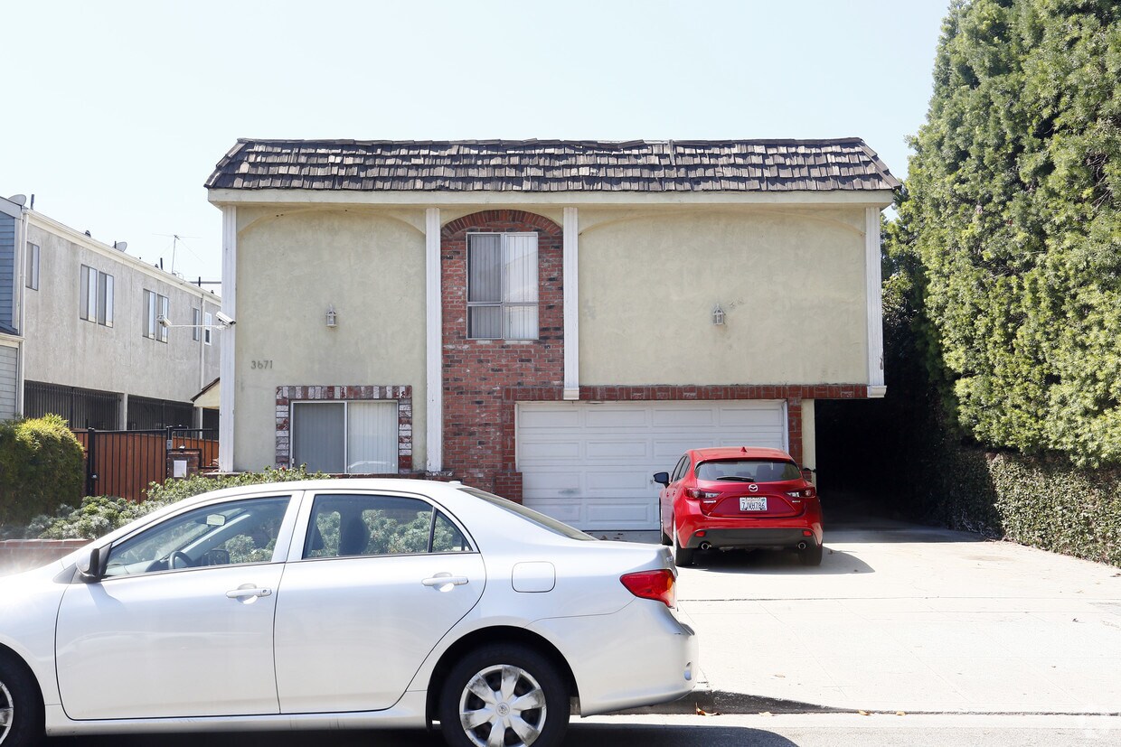 Building Photo - 3671 Mentone Ave