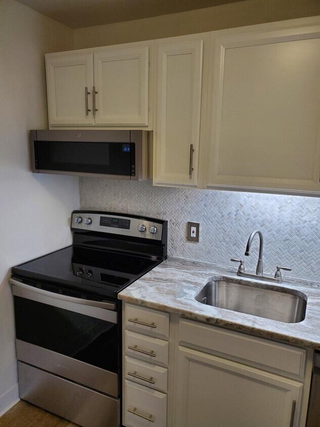 Kitchen - 1 E Chase St
