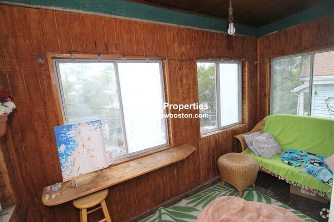Building Photo - 14 Champney St