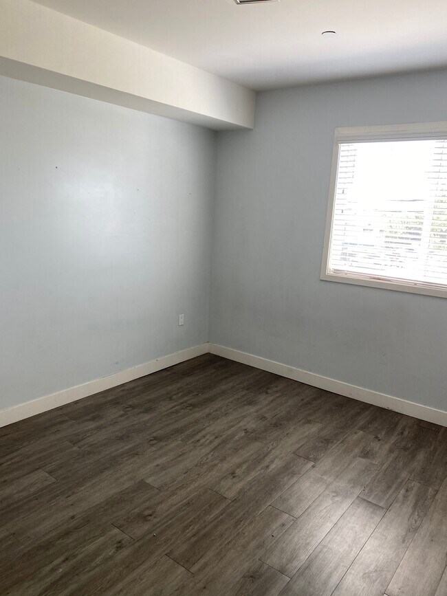 Bedroom - 15150 Roxford St