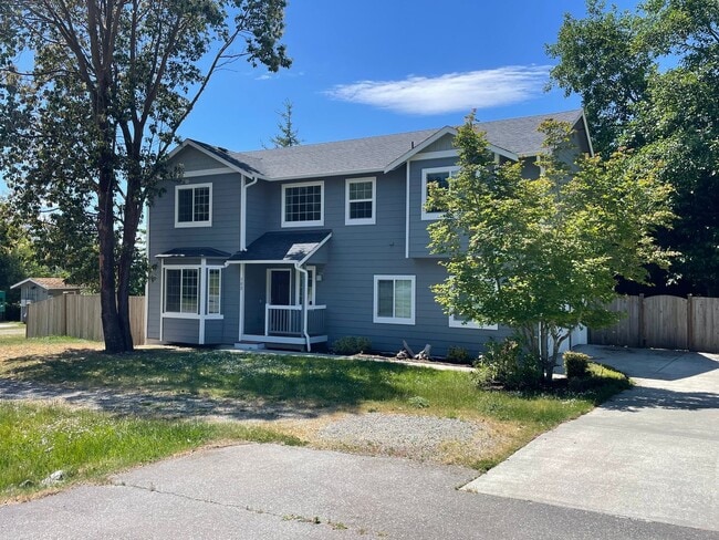 Building Photo - Beautiful, Spacious 4 Bedroom - 2.75 Bath ...