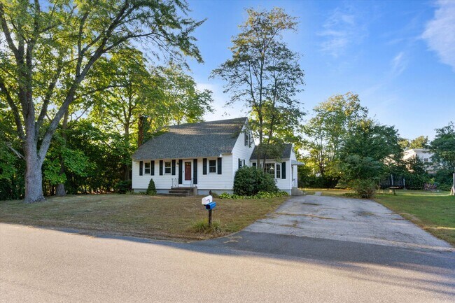 Building Photo - 4 Park Dr