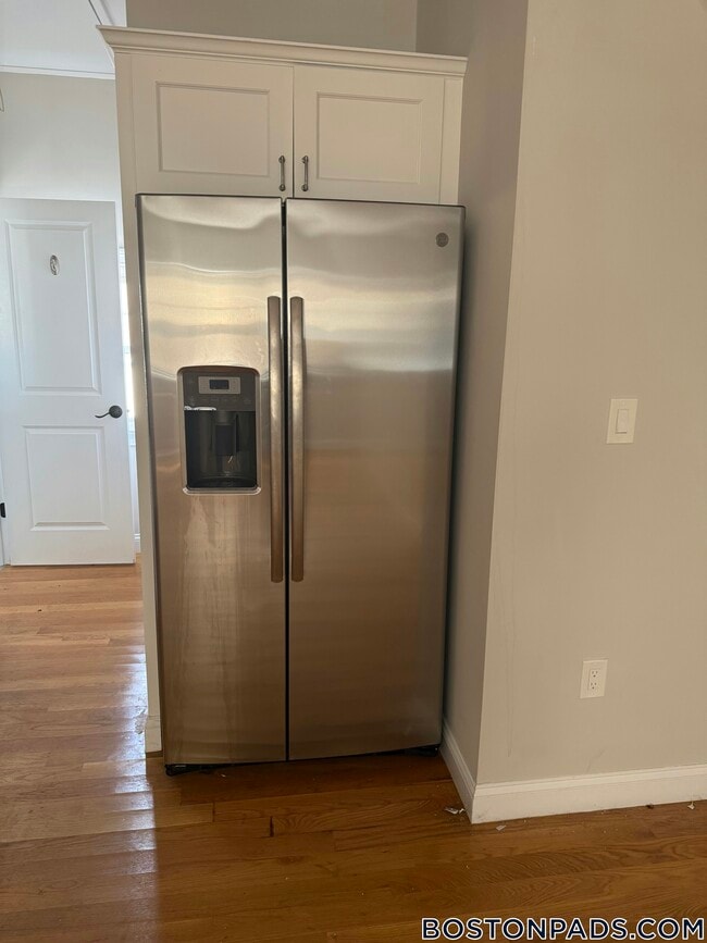 Building Photo - 62 Gordon St