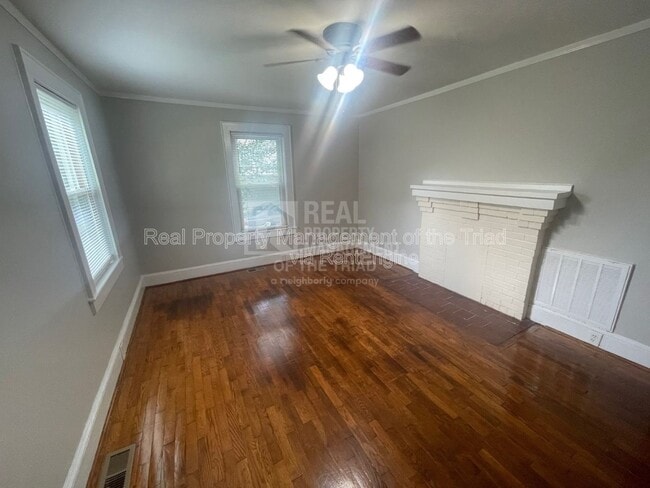 Foto del edificio - 121 Robbins St