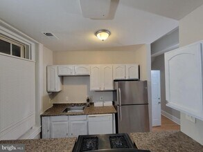 Building Photo - 1217 Hollins St