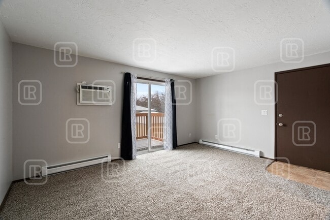 Building Photo - 13121 E Skyview Ave