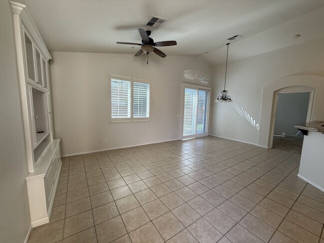 Building Photo - Spacious single story 2-bed home with an o...