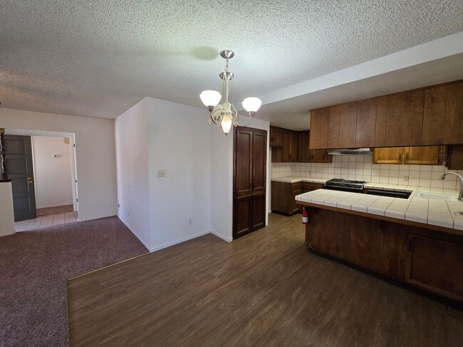 Building Photo - 2 bedroom 1 bath in SE Visalia