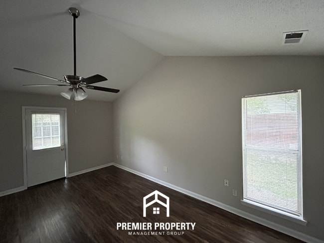 Building Photo - Spacious 4BR/2BA in DeSoto Village | High Ceilings, Hardwood Floors & Fenced Yard