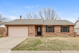 Building Photo - 514 Woodcrest Way