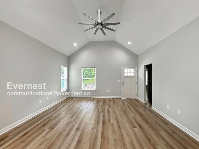Building Photo - 212 Malvern Dr SW