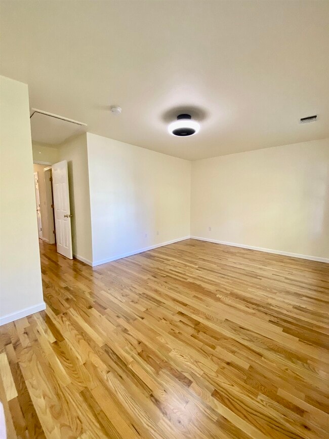 Building Photo - 217 New York Ave