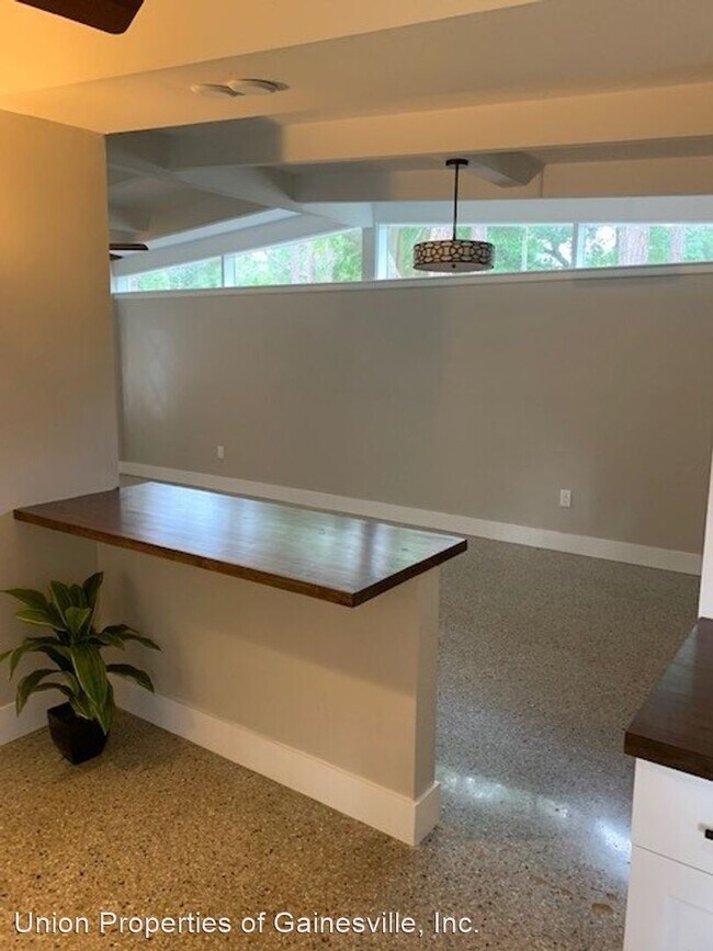 Building Photo - 4 br, 2 bath House - 2933 NE 13th Drive
