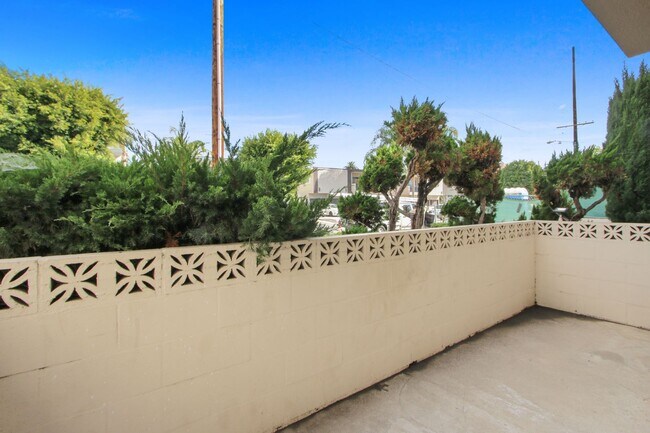 Foto del edificio - 1723 S Barrington Ave
