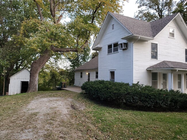 Foto del edificio - Older country home south of Columbia off O...