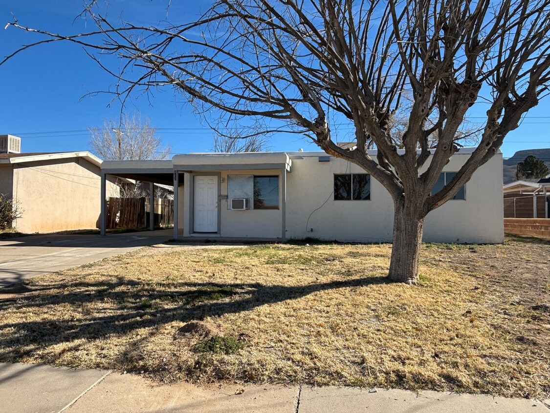 Primary Photo - Conveniently located 3 Bedroom, 1 bath home