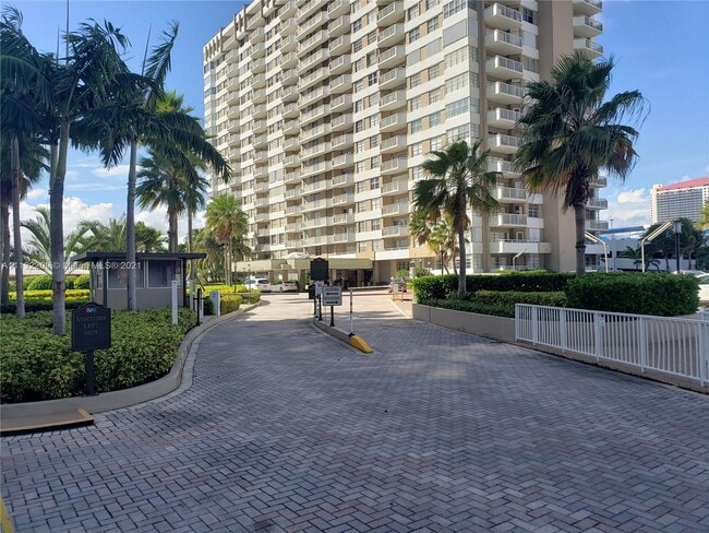 Building Photo - 1985 S Ocean Dr