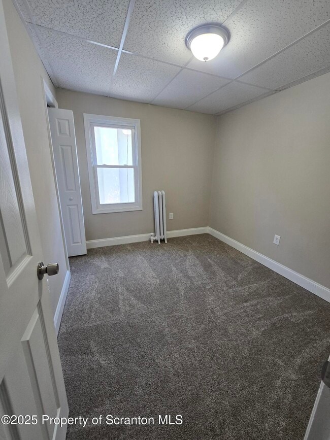 Building Photo - 325 Larch St