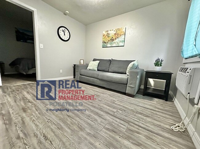 Foto del edificio - 1 bed 1 bath single family home - small dog negotiable