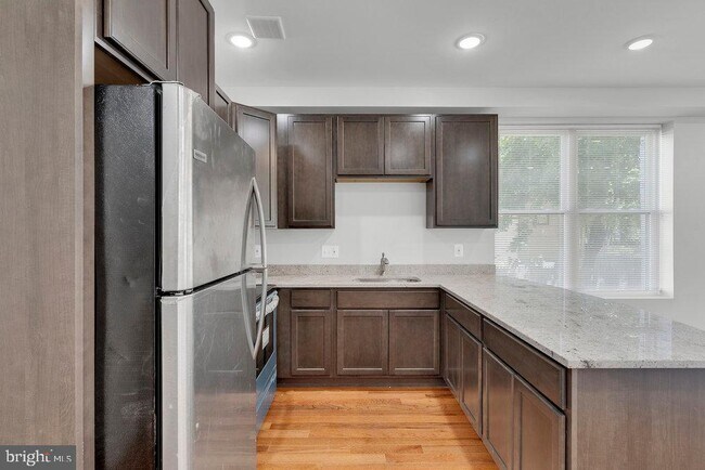 Building Photo - 1618-1620-1620 Constitution Ave NE
