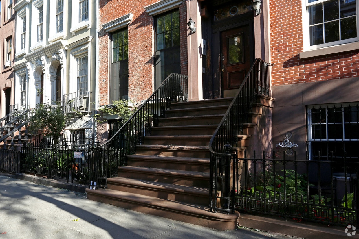 Building Photo - 349 W 22nd St